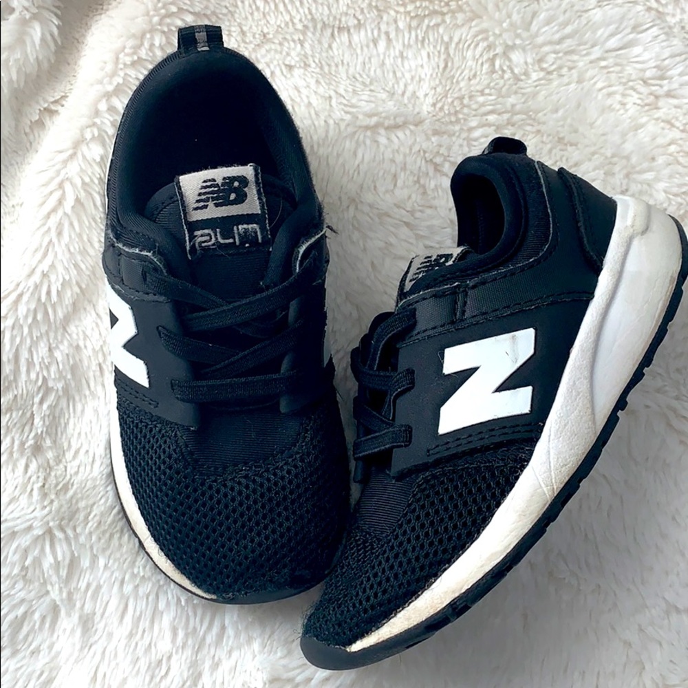 Toddler boys new balance tennis shoes size 8
